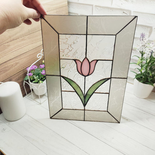 Charming Stained Glass Window – Classic Lily Design