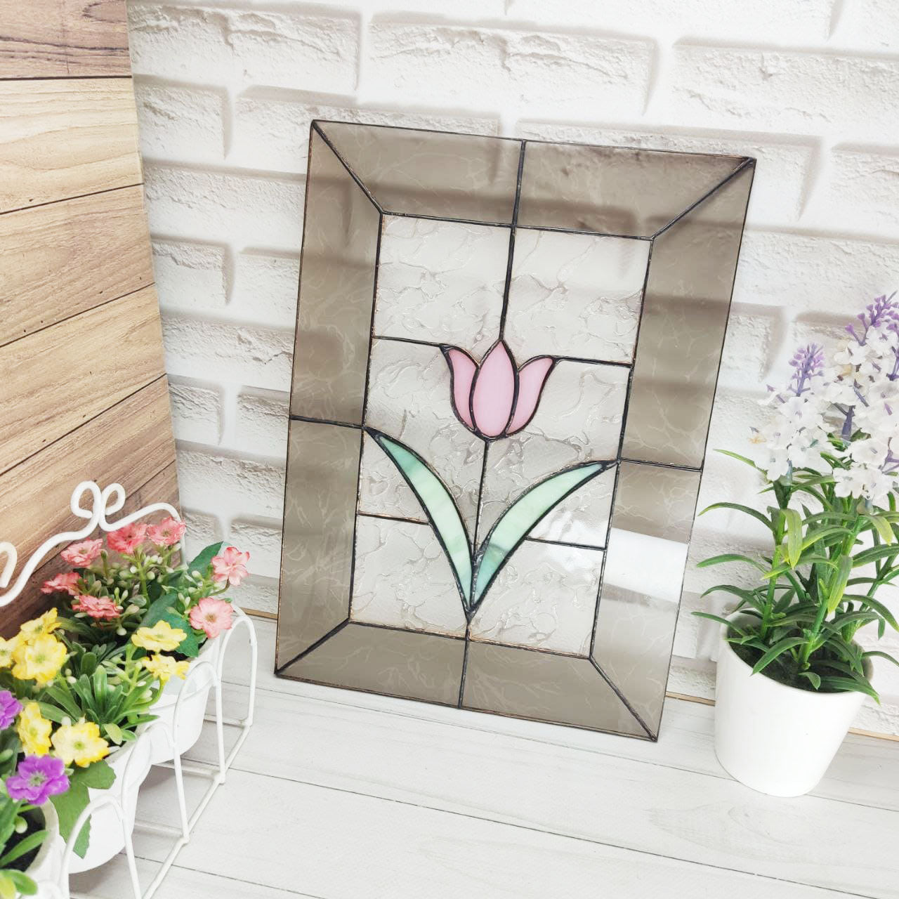 Charming Stained Glass Window – Classic Lily Design